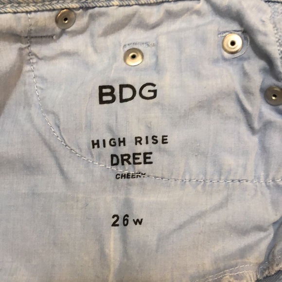 BDG High Rise Dree Cheeky light wash cutoff jean shorts, 26w - Picture 6 of 8